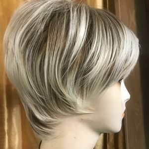 Short Light color blonde with highlights wig